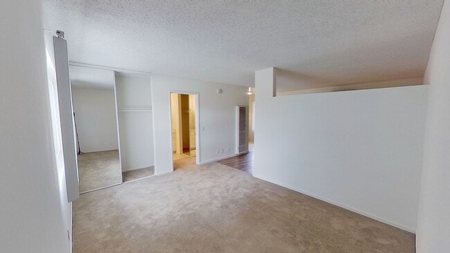 Photo - 555 N Tustin Ave Unidad C