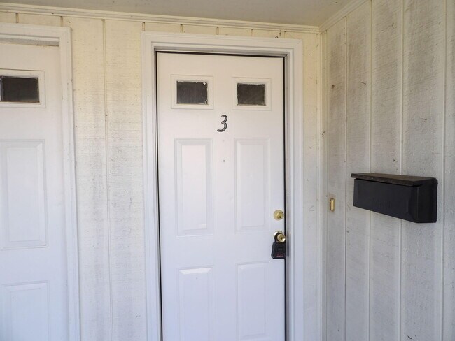 Photo - 75 Ashwood Ct Unit 3