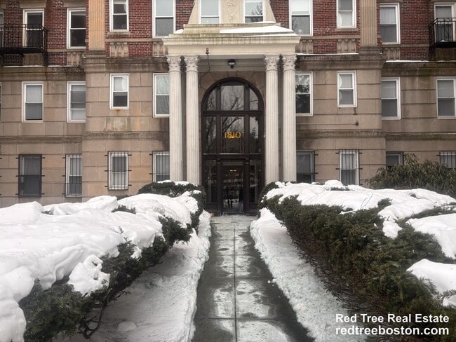 Building Photo - 1810 Commonwealth Ave Unit 24