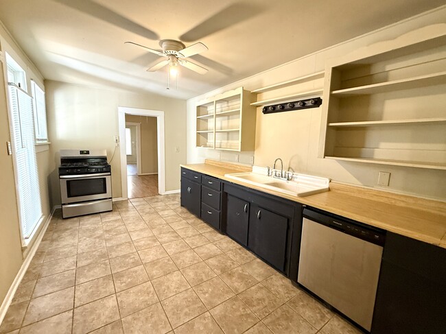 Photo - 817 Hargrove St