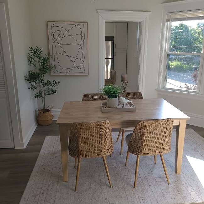 Dining Room - 3402 Portland Ave Casa