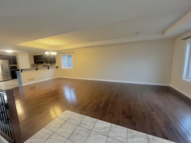 Photo - 448 Hadfield Crescent