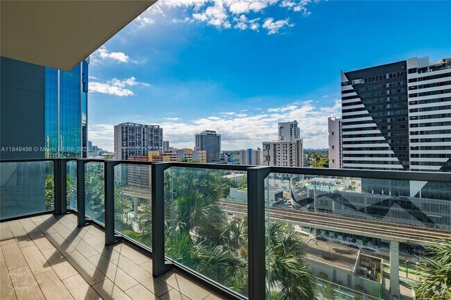 Building Photo - 88 SW 7th St Unit 806 Rental