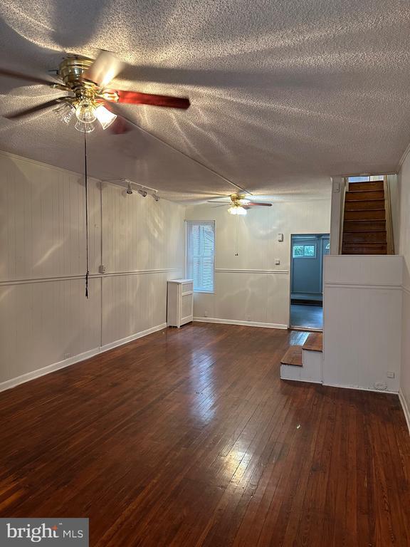 Photo - 135 W Courtland St