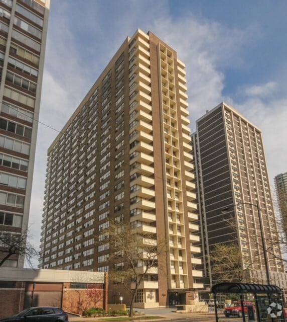 Building Photo - 6157 N Sheridan Rd Unit 5E Rental