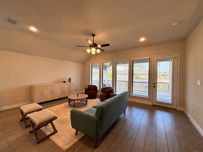 Photo - 1808 Durham Pk