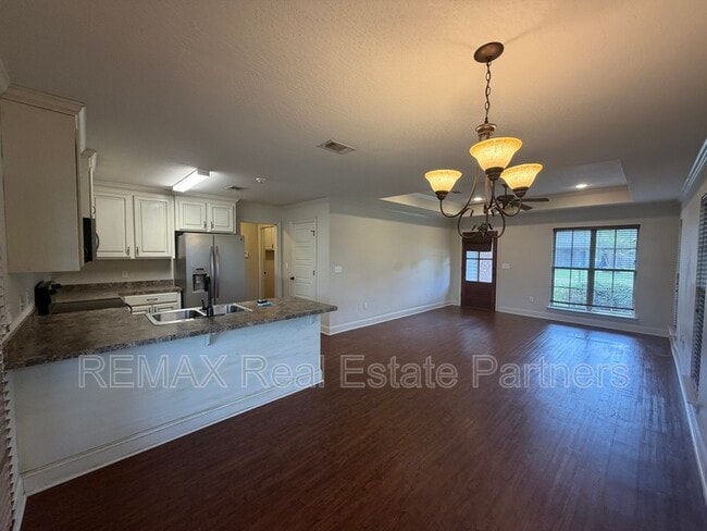 25 Hawthorne Dr