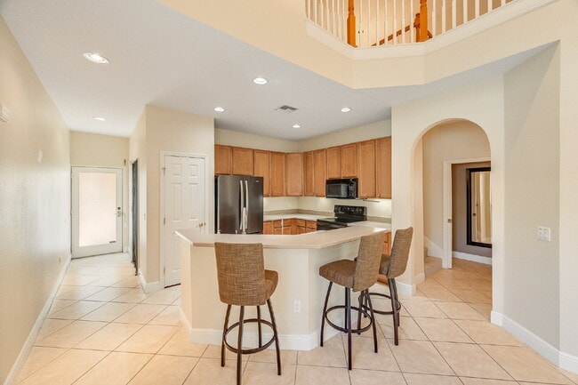Photo - Beautiful 4 bedroom townhome in Oak Park! Unit 306