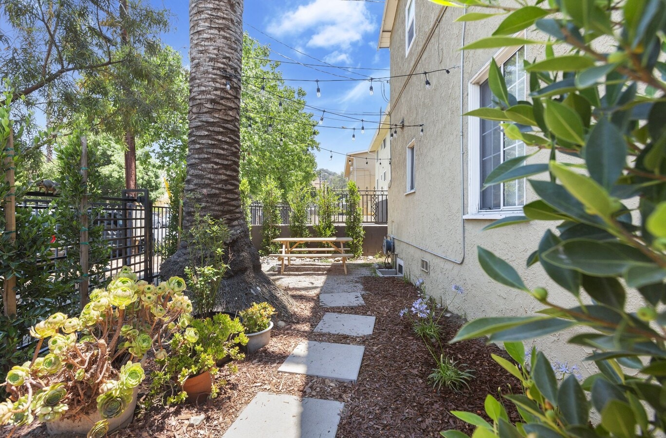 BEAUTIFUL 2 BED - IN HIGHLAND PARK - BEAUTIFUL 2 BED - IN HIGHLAND PARK Apartments