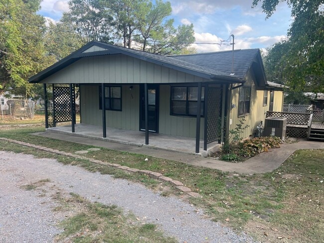 Building Photo - comfortable and convenient : 3-bedroom, 1-...