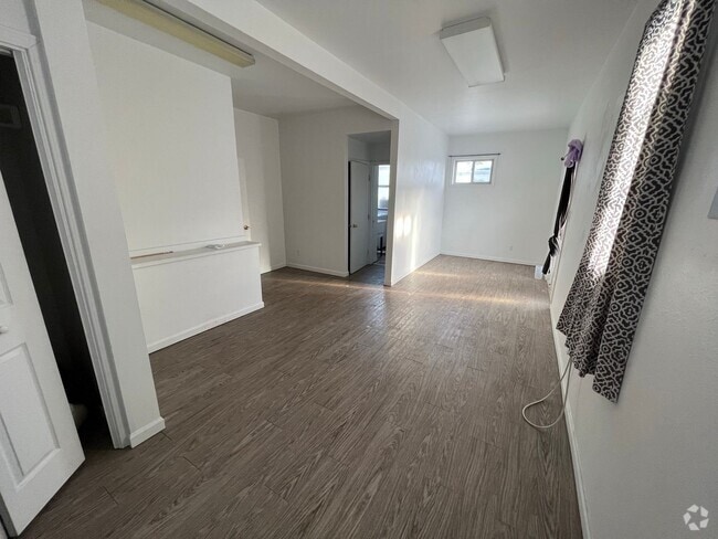 Building Photo - 1108 8th Ave N Unit 1108 8th Avenue North B Rental