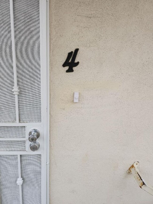 Photo - 1020 W 24th St Unidad #4