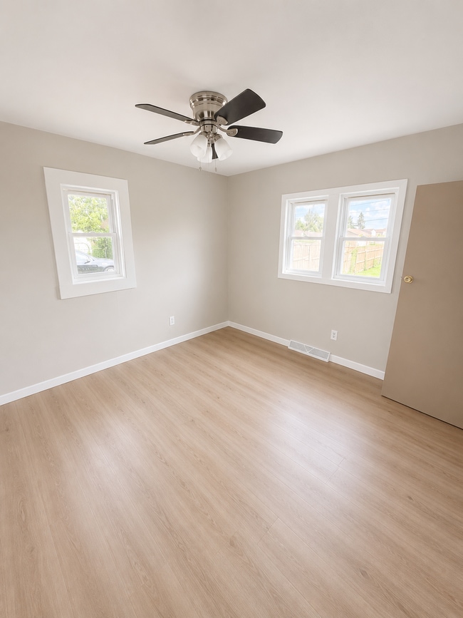 Photo - 113 Oak St