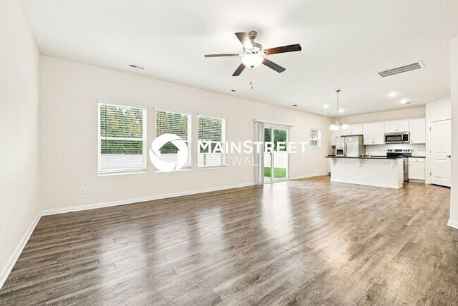 Photo - 4 Bedroom Pet-Friendly Home in Charlotte, NC with Main Street Renewal