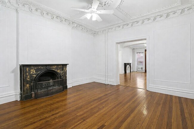 Photo - 331 W 19th St