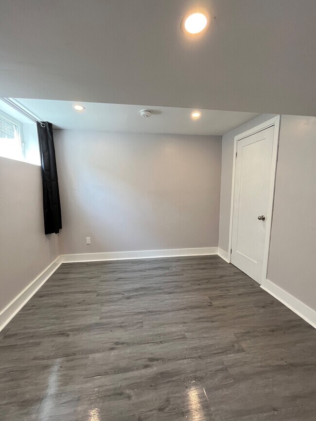 Photo - 95 Leaside Dr