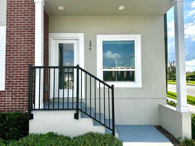 Building Photo - 296 N Oak Ave Rental