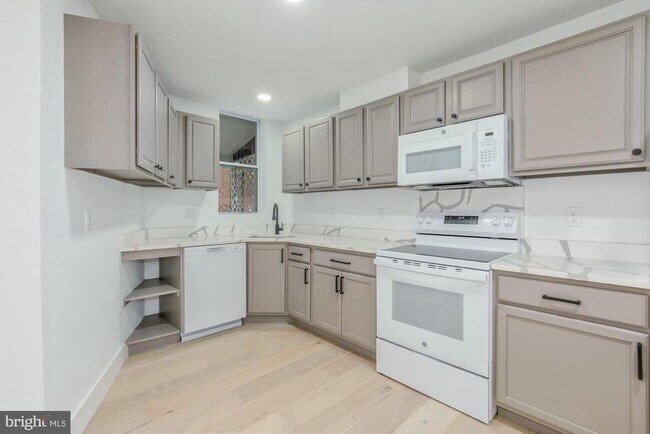 Photo - 745 Kenyon St NW