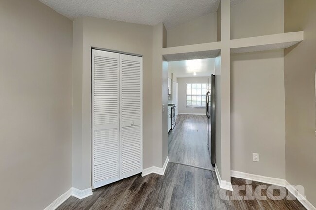Photo - 947 Sandywood Dr