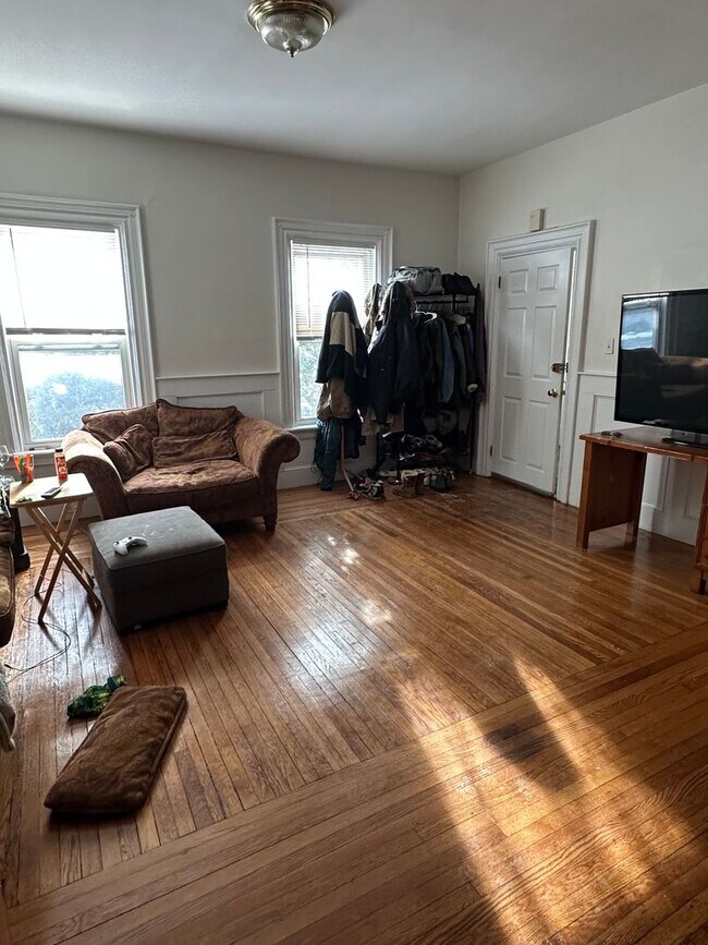 Photo - ALLSTON 4 BED/2 BATH FOR 9/1!  UPDATED KITCHEN AND BIG ROOMS!