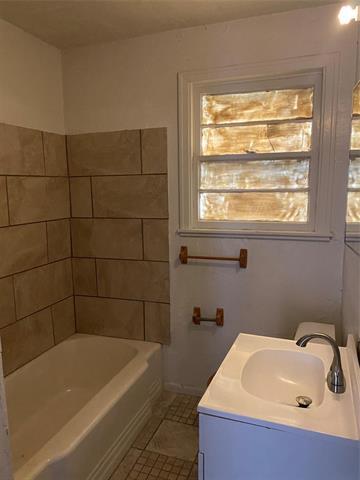 Photo - 2532 Woodford St