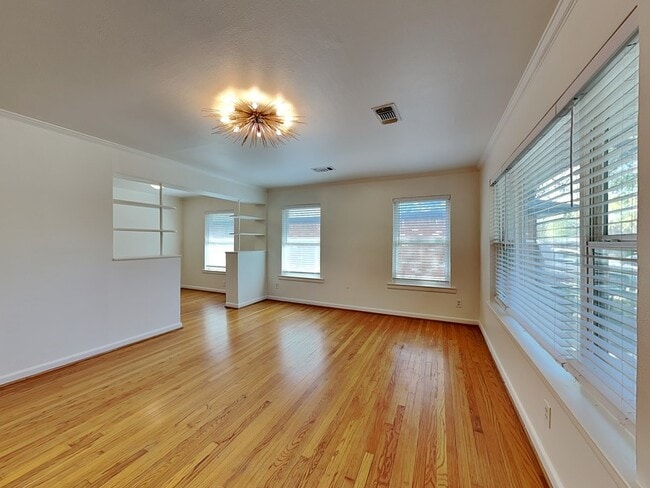 Photo - 2102 Elmwood Blvd