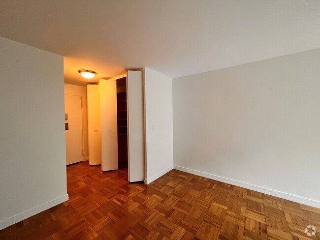 Building Photo - 333 E 49th St Unit 7M Rental