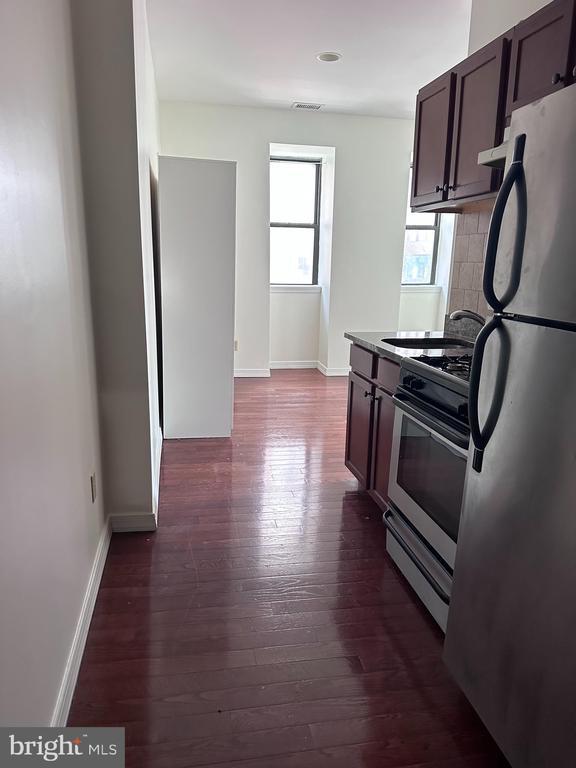 Building Photo - 118 S 12th St Unit 4F