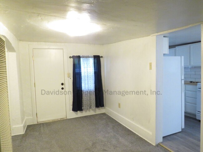 1212 1/2 McArthur Ave