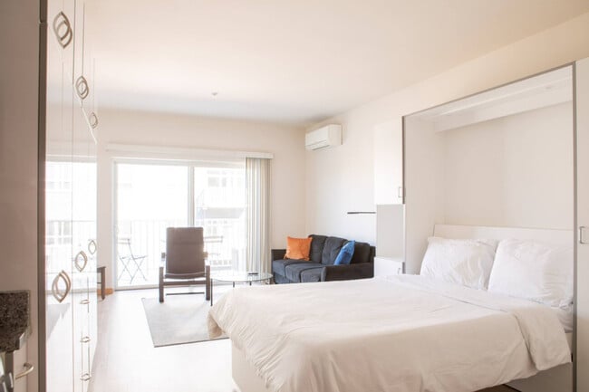 Building Photo - 1640 N Water St