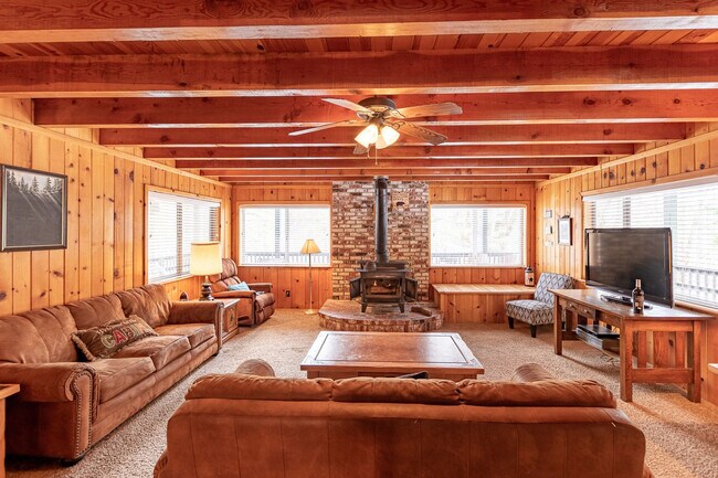 Building Photo - 2701 Spelt Rd Unit ID1248055P Rental