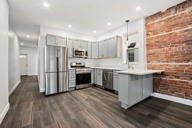 Photo - 318 Laurel St