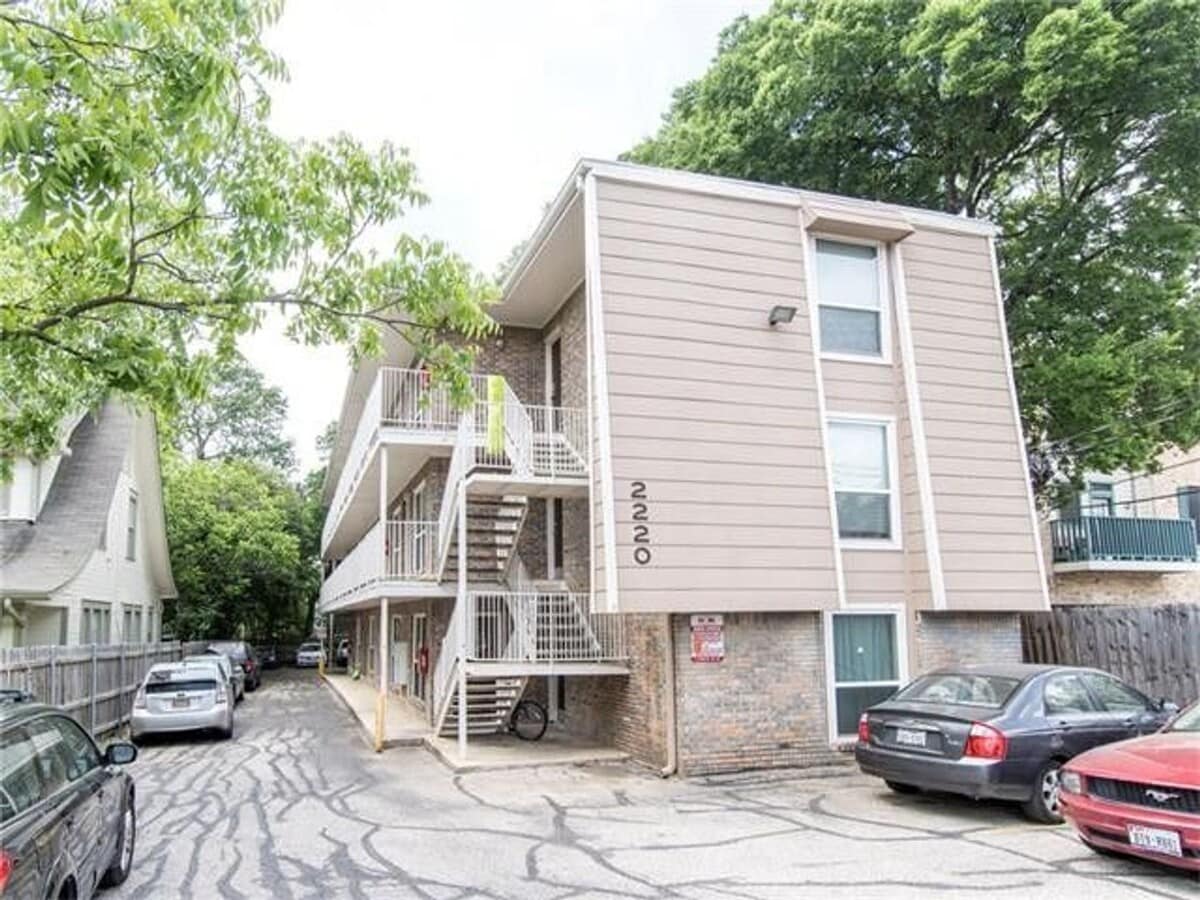 Photo - 2220 Leon St