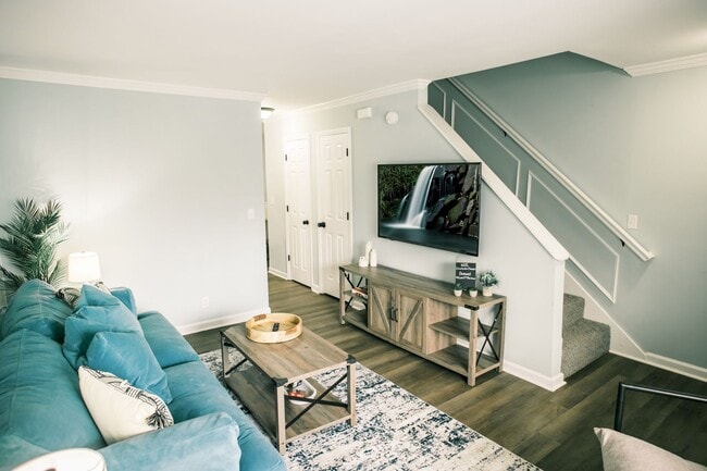 Building Photo - Fully Renovated 2 Bedroom Townhome in a Co...