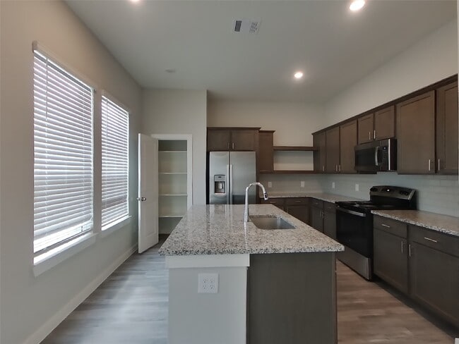 Photo - 9835 Willow Creek Commerce Dr