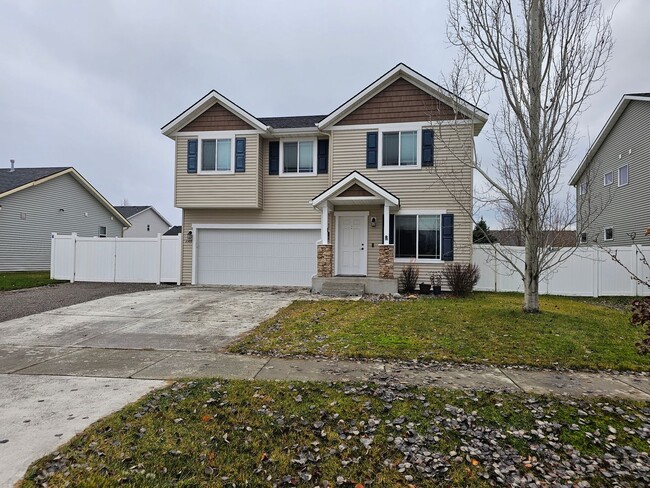 Beautiful 4 bedroom 2.5 bath CDA home for ... - Beautiful 4 bedroom 2.5 bath CDA home for ...