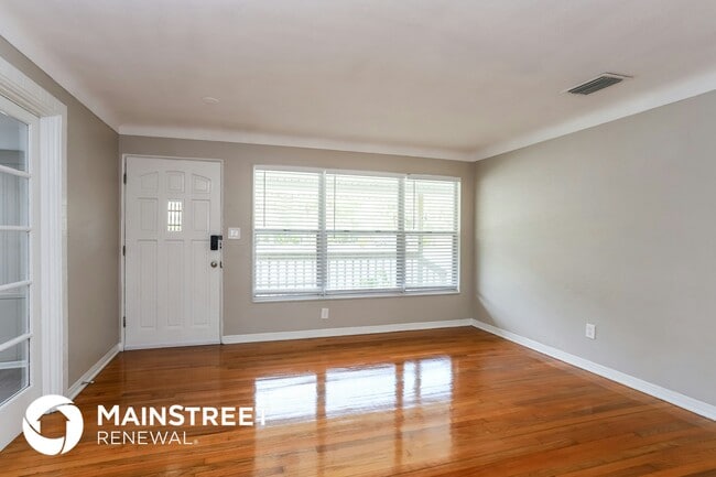 Photo - 8054 34th Ave N