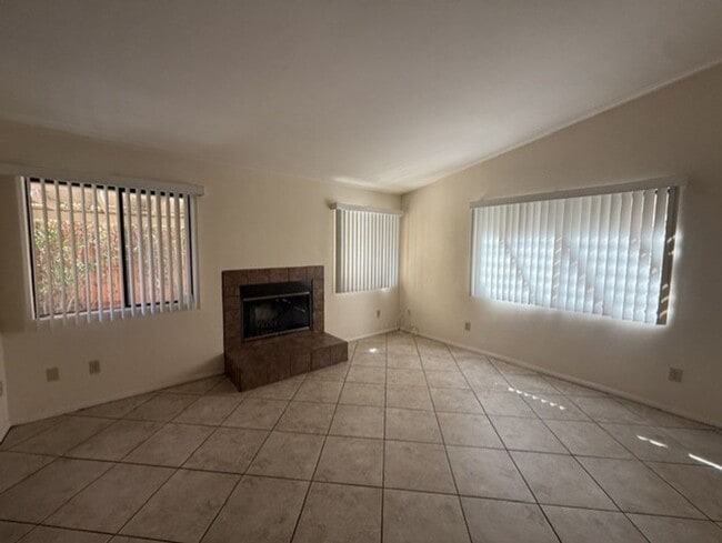 52765 Avenida Diaz
