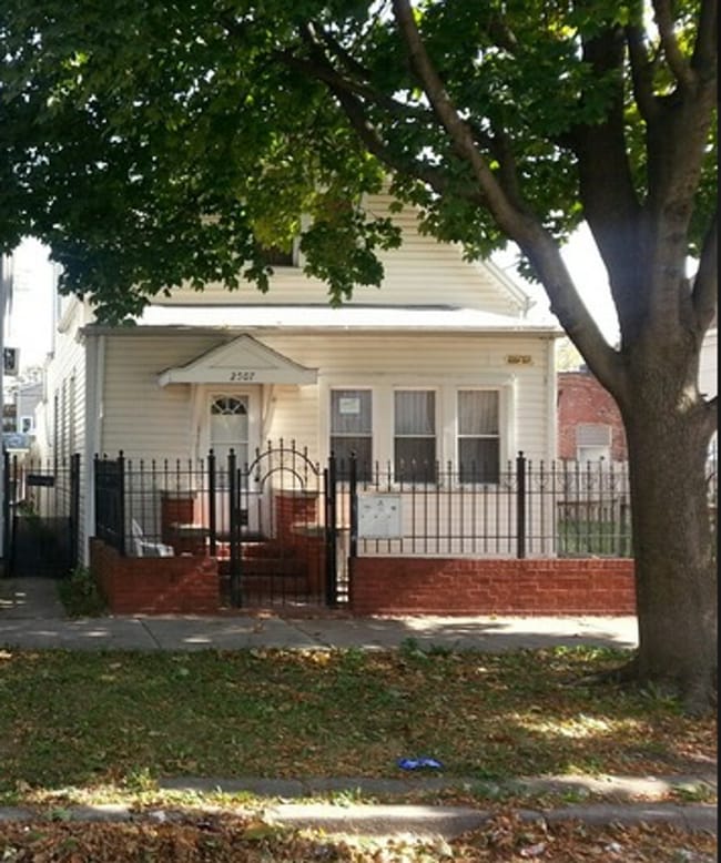 Photo - 2507 N Lotus Ave Apartment Unit 2507 #2