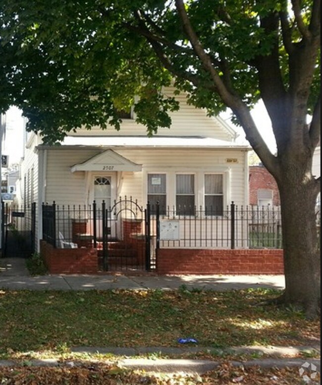 Building Photo - 2507 N Lotus Ave Unit 2507 #2 Rental
