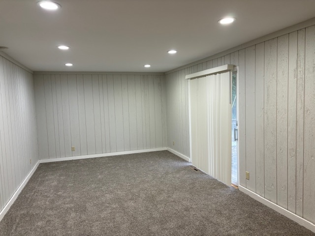 Sunny family room w/can lighting - 409 Hill N Dale Cir