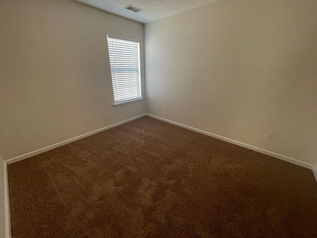 Photo - 3 bedroom home available in Oak Pointe sub...