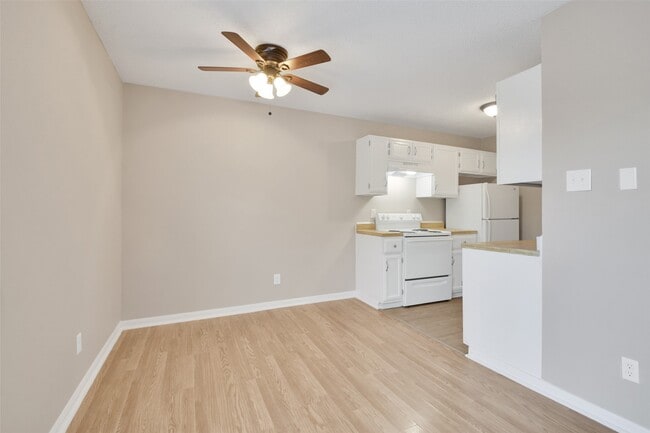 Photo - 1300 S Baker Ave Unidad A3