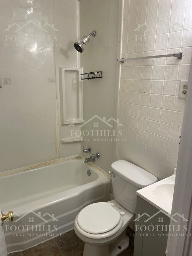 Photo - 3012 Cambridge Rd