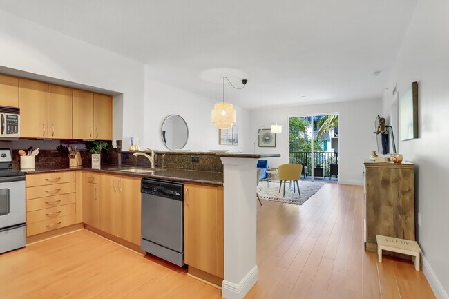 Photo - 255 NE 3rd Ave Unidad 2316