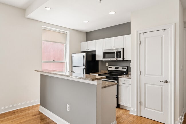 1BR, 1BA - 625SF - Kitchen