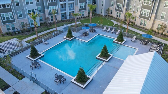 Photo - Huntington at Richmond