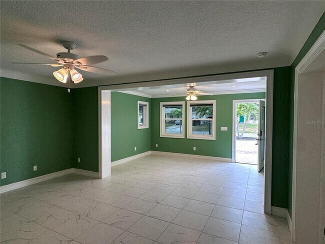 Photo - 10659 108th St N