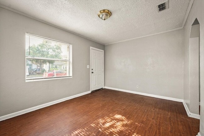 Photo - 1829 Lambert St