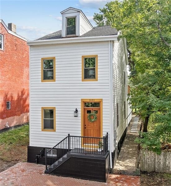 Building Photo - Fully renovated gem close to everything Pittsburgh offers!